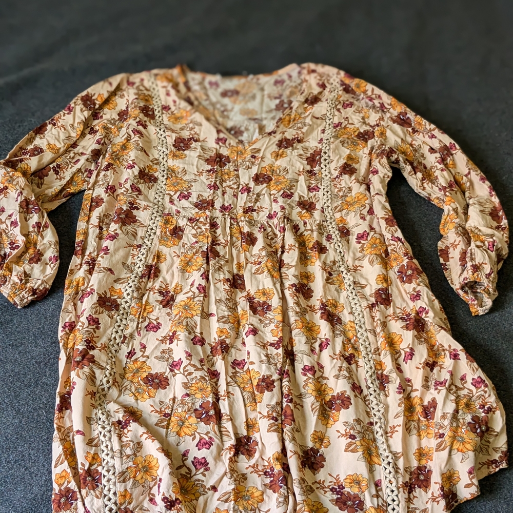 Floral Lace-Trim Tunic in Cream and Brown